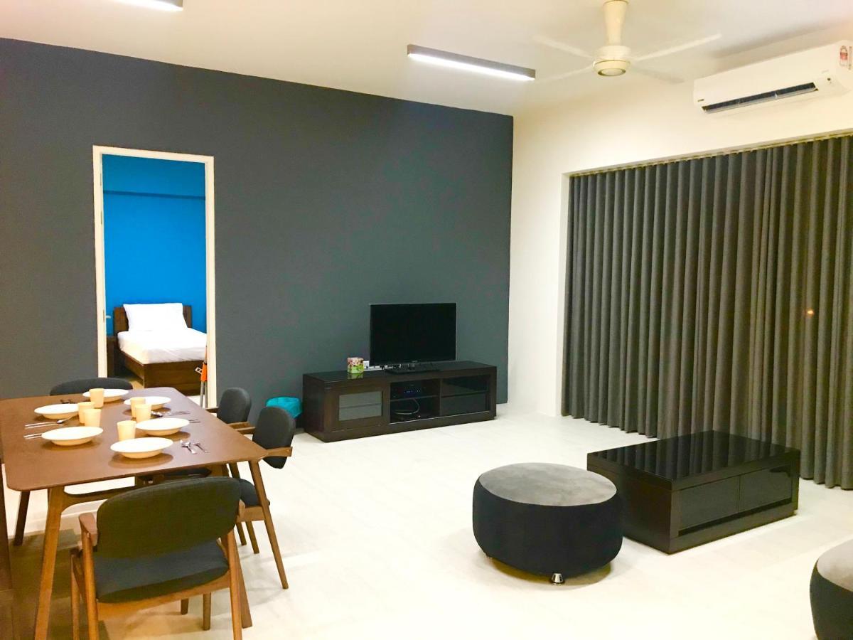 By The Beach - Luxury 2 Bedrooms Family Suite 峇都丁宜 外观 照片
